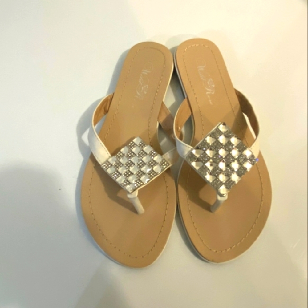 White Wild Rose Burgess02 Size 6.5
